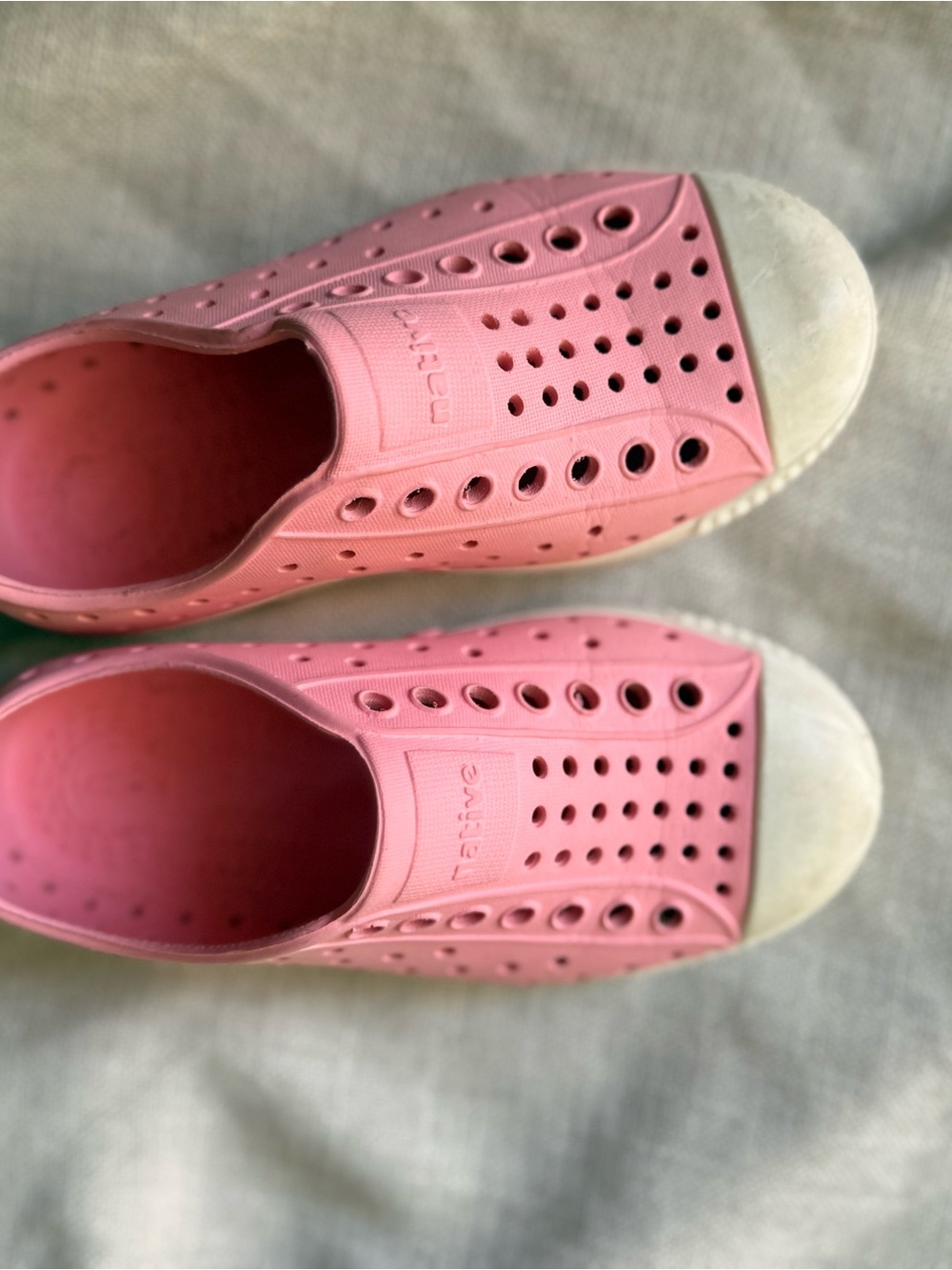 Native size 10 Girls Kids Pink Slip-On Shoes